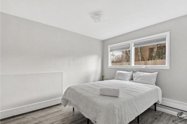 Modern Lower Level 1bedroom suite - Alaska
