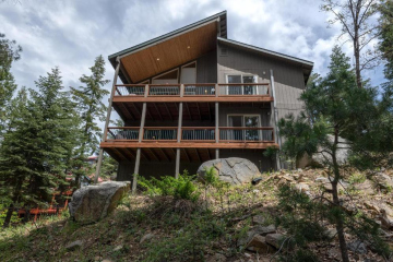 Falcons Nest (Upstairs) - 3BR/3BA Home