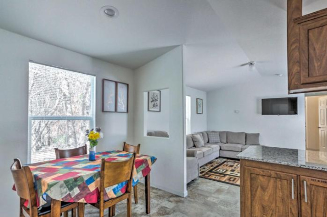 Quaint Mariposa Home with Private Deck and Yard - Monterey