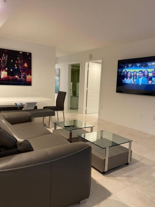 Ocean & Pool View Converted 4 Bedrooms @ Brickell - Flagstaff