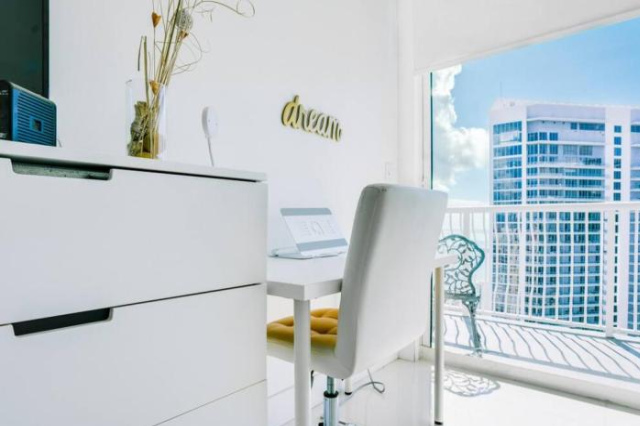 Penthouse with Ocean and City Views in Lux Miami Brickell Sleeps 4 - Flagstaff