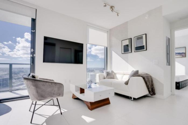 WFH ready, Paradise 2BR suite with a Balcony, Pool, and GYM - 弗拉格斯塔夫