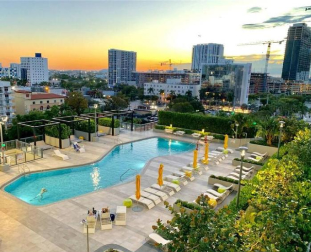 WFH ready, Paradise 2BR suite with a Balcony, Pool, and GYM - 弗拉格斯塔夫
