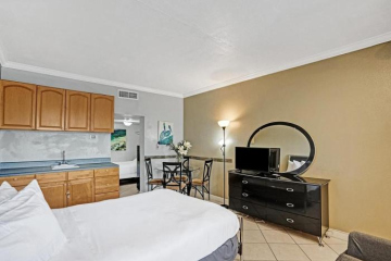 Pool View Studio1 Bath Hallandale Beach Pool And Free Parking