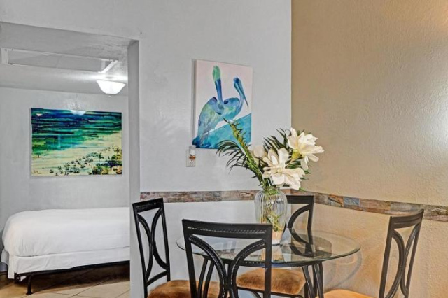 Pool View Studio1 Bath Hallandale Beach Pool And Free Parking - Carmel