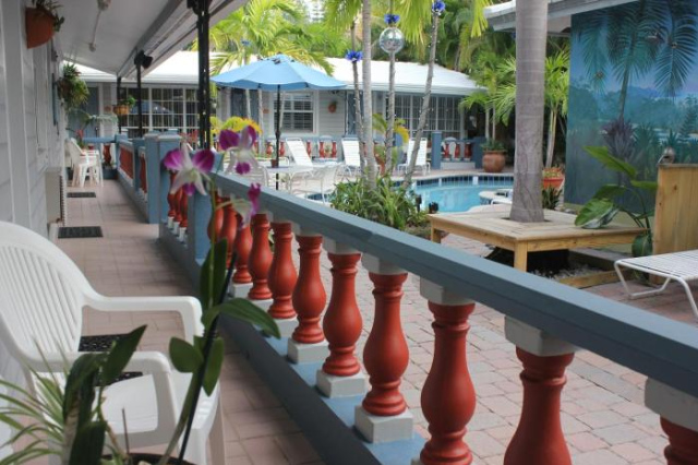 Coral Reef Guesthouse - Carmel