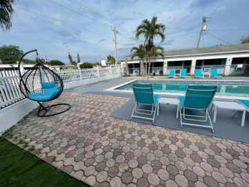 Hollywood Gardens Inn & Suites