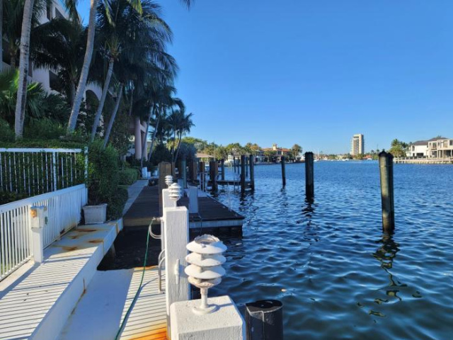 Waterfront- 4 BR 3 Bath, intercostal, pool, 5 min walk to beach-8 - Carmel
