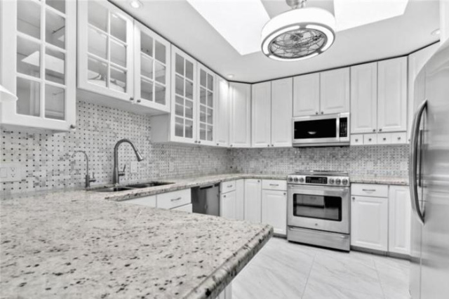 Waterfront Villa: Heated Pool, Dock, Kayaks - Carmel