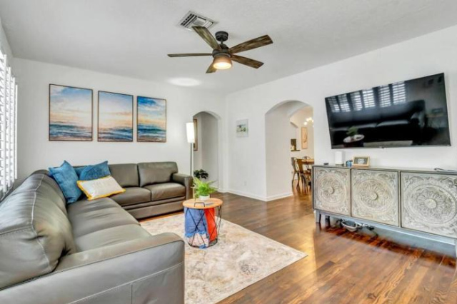 Victoria Park Oasis with Heated Pool and More - Carmel