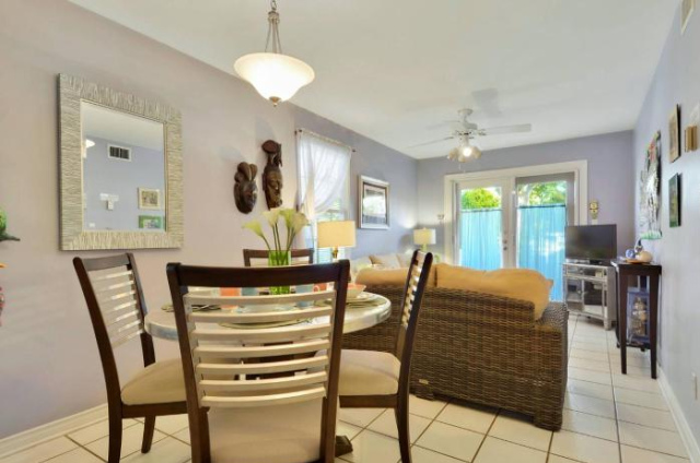 Lavender Jungle by AvantStay Great Location w Patio Shared Pool Week Long Stays Only - Page