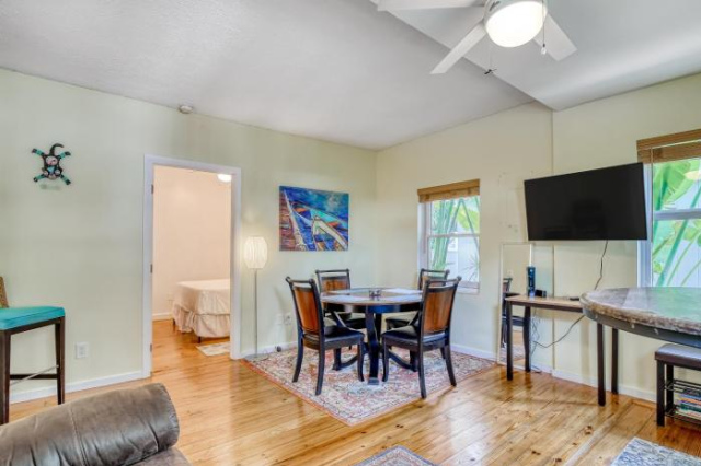 Grinnell Street Getaway - Page
