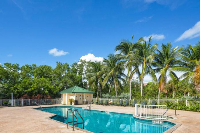 Bimini Suite 211 - Page