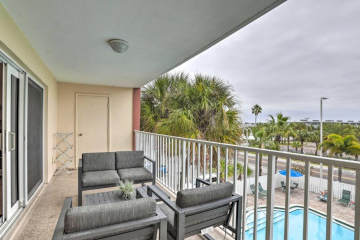 Indian Shores Condo with 2 Balconies and Pool Access!