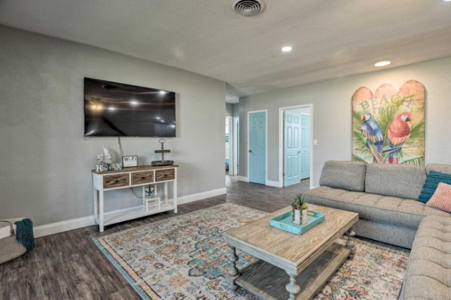 Modernized Coastal Oasis with Pool and Game Room! - Chattanooga