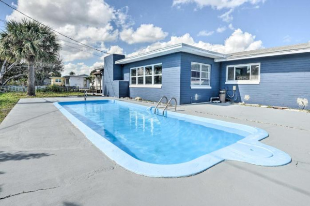 Modernized Coastal Oasis with Pool and Game Room! - Chattanooga