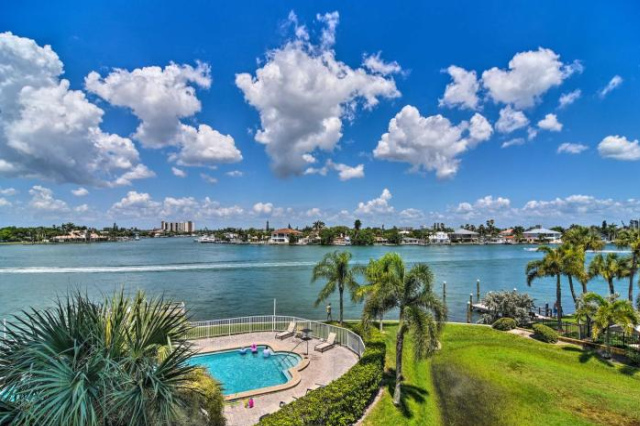 Waterfront Treasure Island Condo with Arcade - Cambria