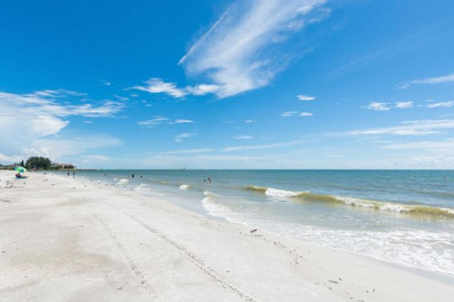 #231 F Madeira Beach Yacht Club - Cambria