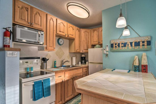 Condo with Community Pool - Walk to Madeira Beach! - Cambria