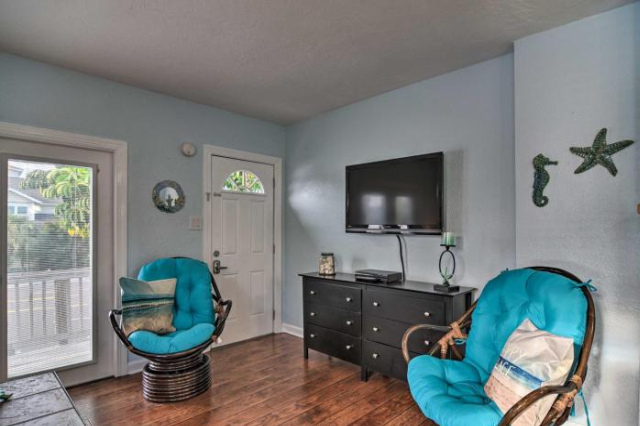 Condo with Community Pool - Walk to Madeira Beach! - Cambria