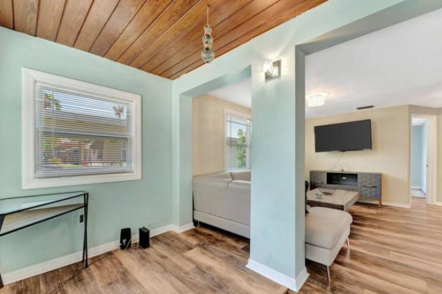 Luxury Coastal Villa 2bd, walk to beach and Johns Pass - 坎布里亞