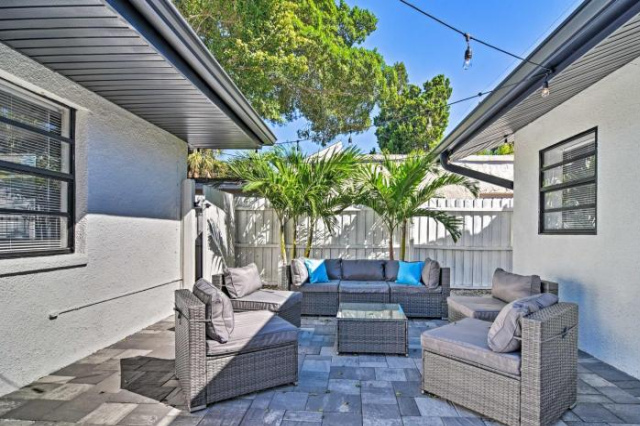 Madeira Beach Studio with Easy Access to Shore! - Cambria