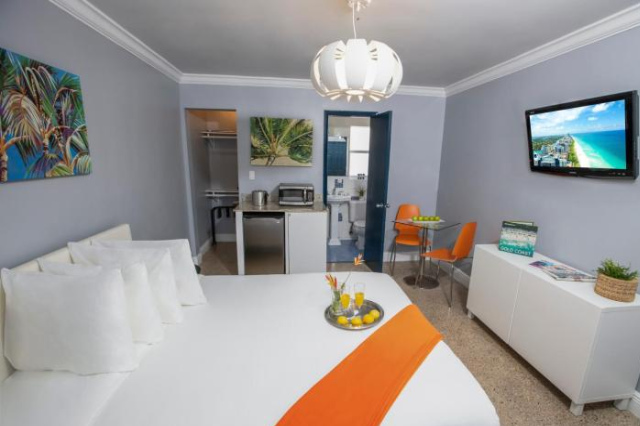 Hollywood Beach Suites & Hostel - Key Largo