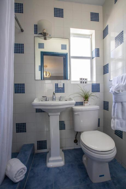 Hollywood Beach Suites & Hostel - Key Largo