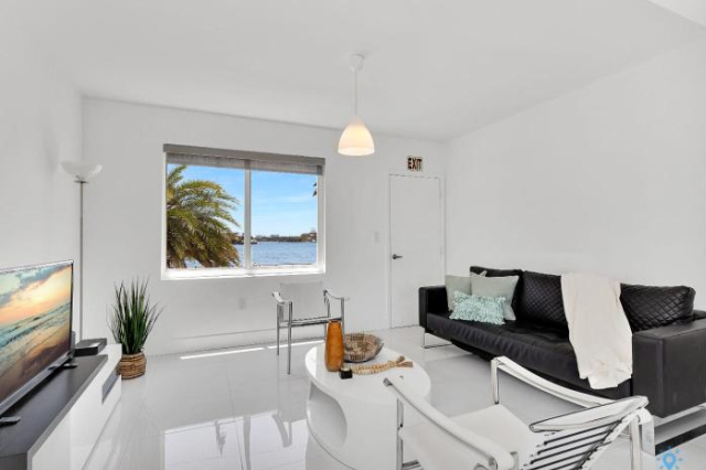 Modern Apartment w Bay View Pool Free Parking - Key Largo