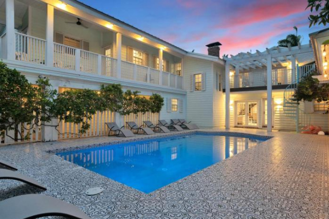 Sunny & Spacious Estate 5 stars Location Heated Pool Included Game Room Playground - Key Largo