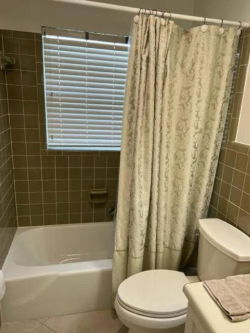 Freshly Remodeled 1970’s Single Story Villa - Niagara Falls