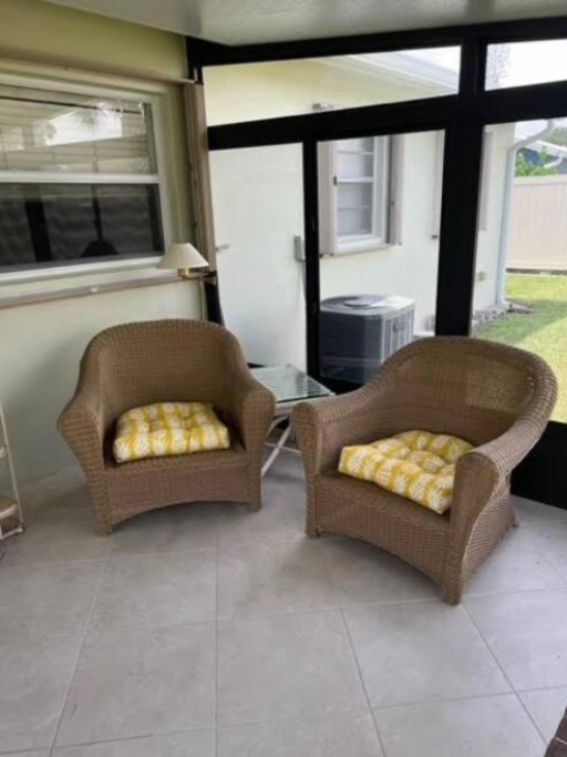 Freshly Remodeled 1970’s Single Story Villa - Niagara Falls