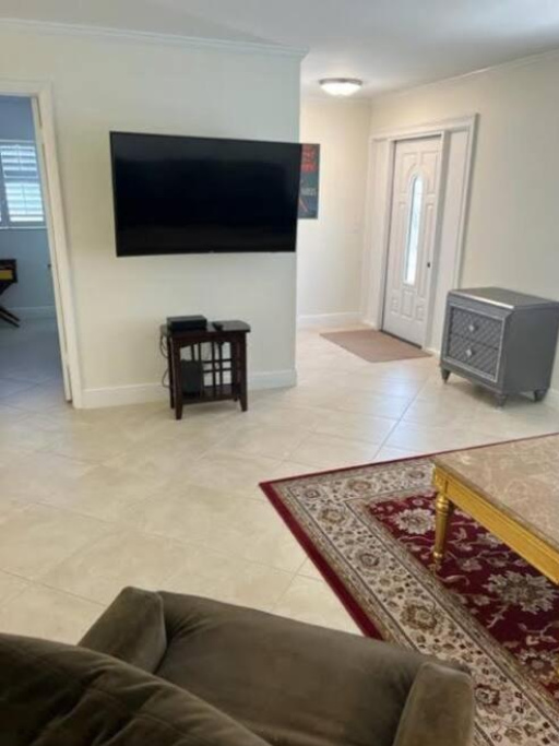 Freshly Remodeled 1970’s Single Story Villa - Niagara Falls