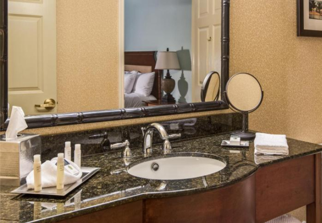 DoubleTree by Hilton Naples - Niagara Falls