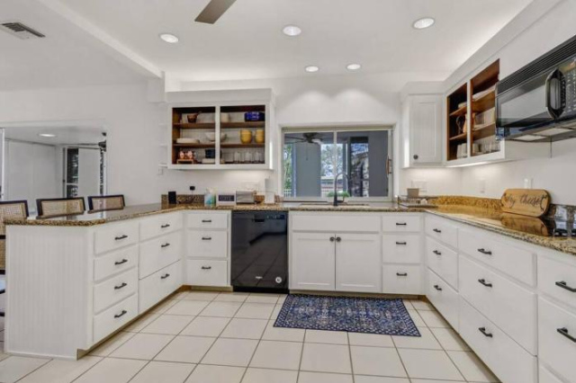 House w/ heated pool in Naples 5 min to beach - Niagara Falls