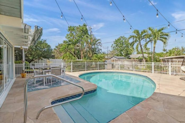 House w/ heated pool in Naples 5 min to beach - Niagara Falls