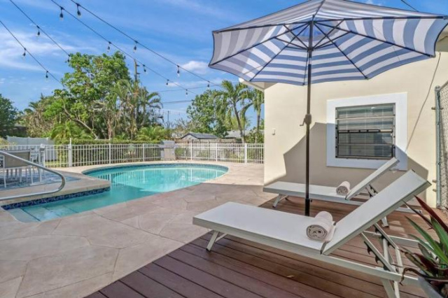 House w/ heated pool in Naples 5 min to beach - Niagara Falls