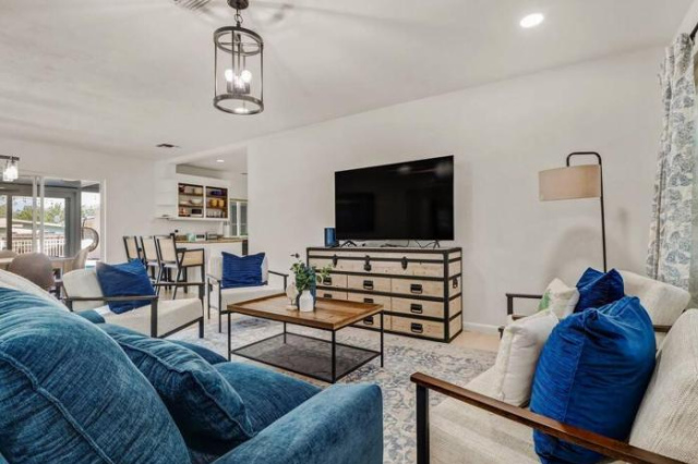 House w/ heated pool in Naples 5 min to beach - Niagara Falls
