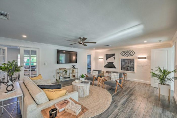 Upscale Naples Outdoor Getaway about 4 Miles to Beach