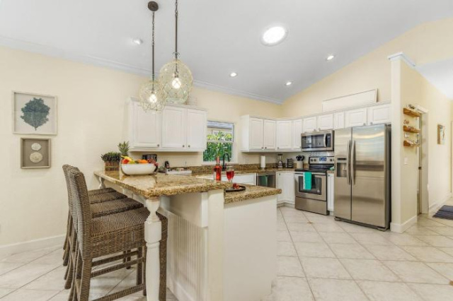 Modern Naples Beach Home - Private Heated Pool - Pets - Niagara Falls