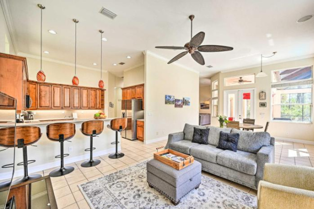 Naples Villa Backyard Oasis with Private Pool! - Niagara Falls
