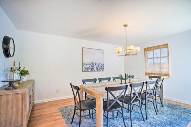 Relaxing Condo with Screened-In Lanai, 4 Mi to Beach - Niagara Falls