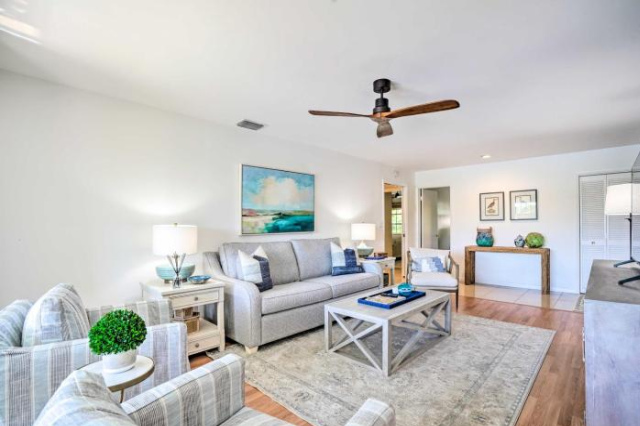 Relaxing Condo with Screened-In Lanai, 4 Mi to Beach - Niagara Falls