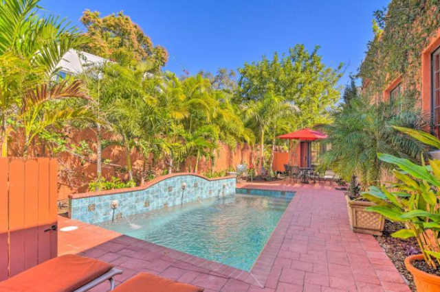 Vibrant Sarasota Studio Less Than 1 Mile from the Beach! - Orlando