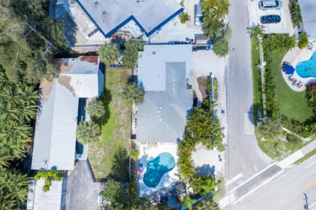 Cozy Tropical Bungalow Duplex with Heated Pool - Orlando