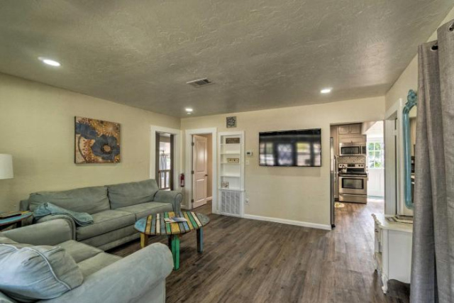 Quiet and Cozy Sarasota House with Yard Pet Friendly! - Orlando