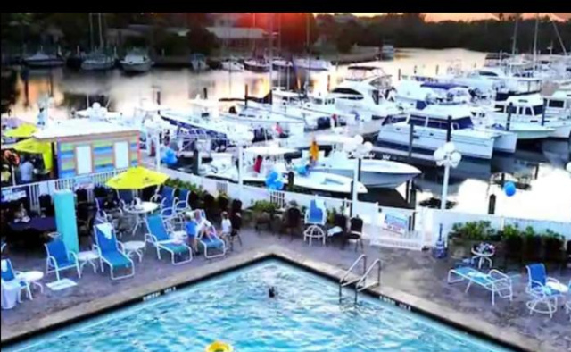 Remodeled, Huge Pool, Tiki Bar & Grill, Quiet Room - Orlando