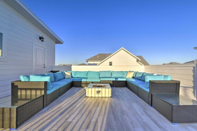 Coastal Getaway with Rooftop Terrace and Sunset View! - 默特爾海灘