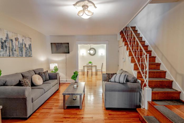 Room for Rent in Philly - Free Parking and Fully Stocked Kitchen! - Pigeon Forge
