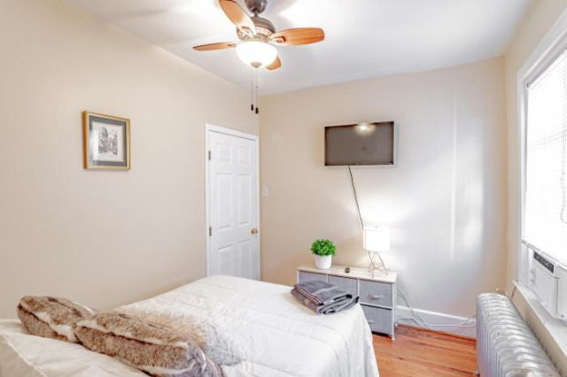 Room for Rent in Philly - Free Parking and Fully Stocked Kitchen! - Pigeon Forge